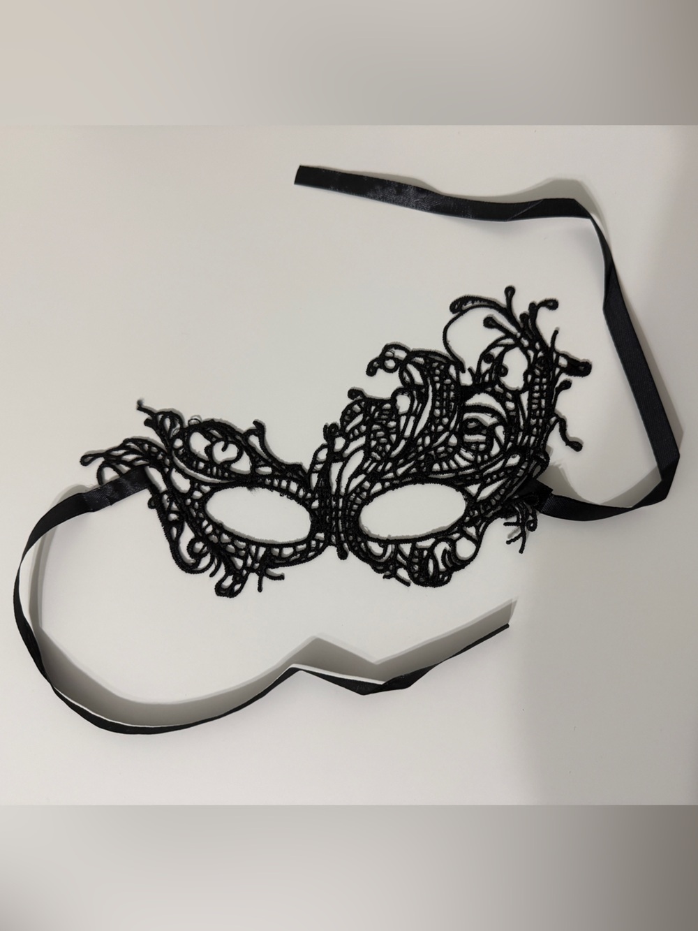 Black Lace Masquerade Venetian Eye Mask - Women Accessories NWOT